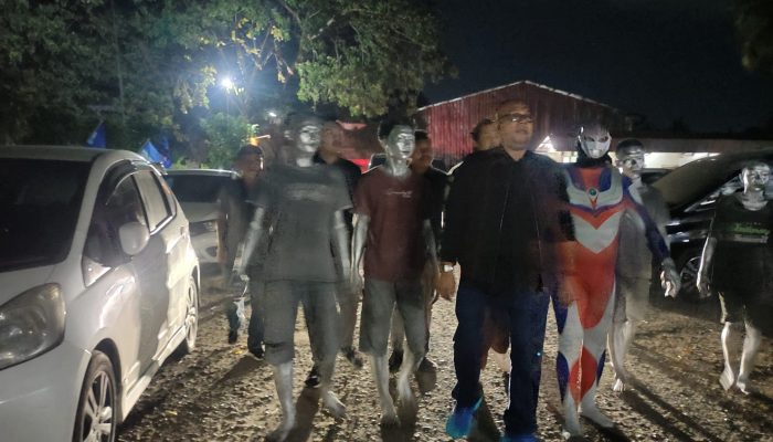 Dikawal Ultramen dan Manusia Silver, Fadli Serahkan Bekas Penjaringan ke Demokrat Cilegon