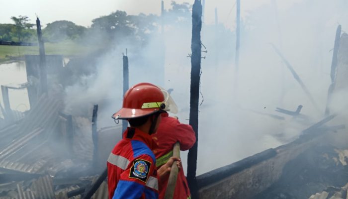 Diduga Korsleting Listrik, Rumah Padat Penduduk di Kragilan Dilalap si Jago Merah