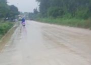 Diduga Akibat Aktivitas Galian C, Jalan Raya di Jawilan Jadi Licin dan Berbahaya