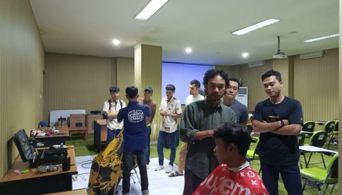Perluas Layanan, DPK Banten Buka Kelas Barber Shop bagi Masyarakat