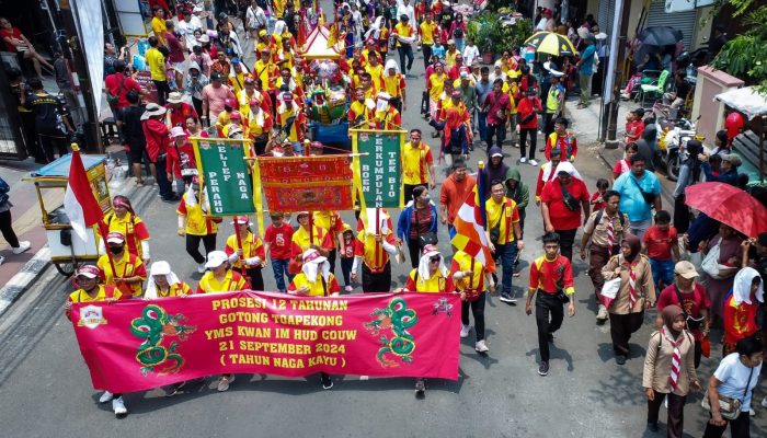 12 Tahunan Kirab Budaya Gotong Toapekong di Kota Tangerang
