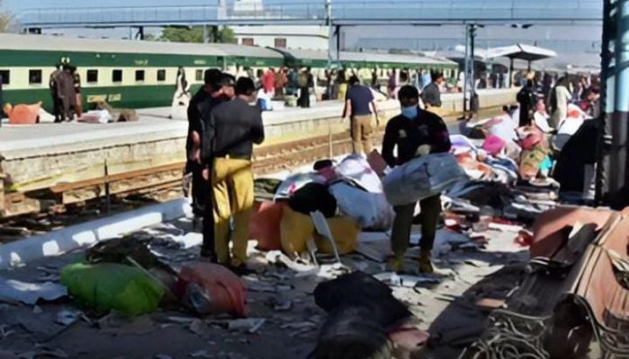 Bom Bunuh Diri Meledak di Stasiun Kereta Pakistan, Tewaskan 25 Orang