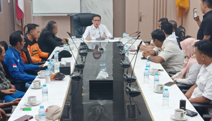 Didemo Buruh, Pjs Wali Kota Cilegon Akan Surati Kemenaker Usulan Kenaikan UMK 2025