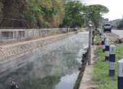 Air yang Mengalir di Irigasi di Ciwandan Mengeluarkan Asap dan Berbau, DLH Cilegon Akan Telusuri