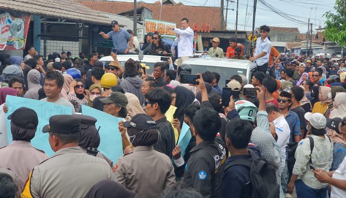 Usai Gelaran Pemilu Serentak, Ratusan Warga Demo Kantor Bawaslu, Ini Tuntutannya