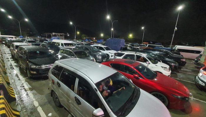 Cuaca Ektrem, Kendaraan Sempat Tertahan di Pelabuhan Merak