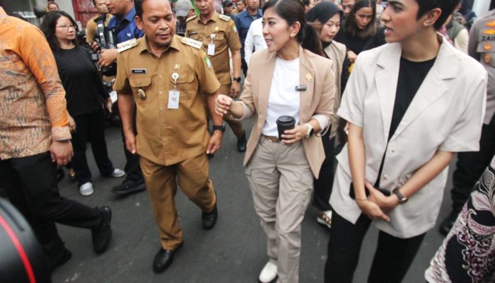 Foto: Menkomdigi Kunjungi Pasar Lama