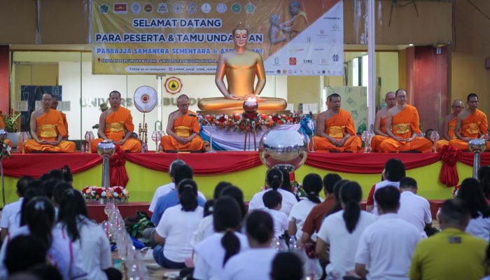 Foto: Prosesi Nyalakan Lilin Perdamaian Pabajja Samanera