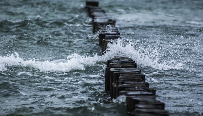 Peringatan Dini BMKG: Gelombang Tinggi di Banten Bisa Capai 4 Meter