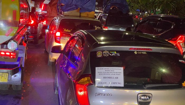Arus Mudik 2025 Puncak, Kendaraan Merangsek ke Pelabuhan Merak