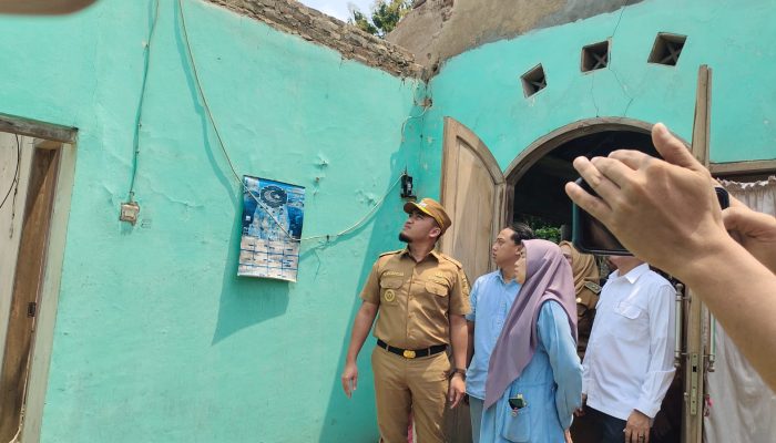 Alhamdulliah! Rumah Roboh di Cilegon Dapat Bantuan, Robinsar Suntik Dana Perbaikan, Segini Besarannya.
