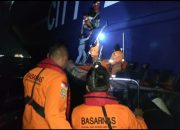KMP Mutiara Ferindo II Terbakar, Tim SAR Evakuasi Belasan ABK, ini Daftarnya