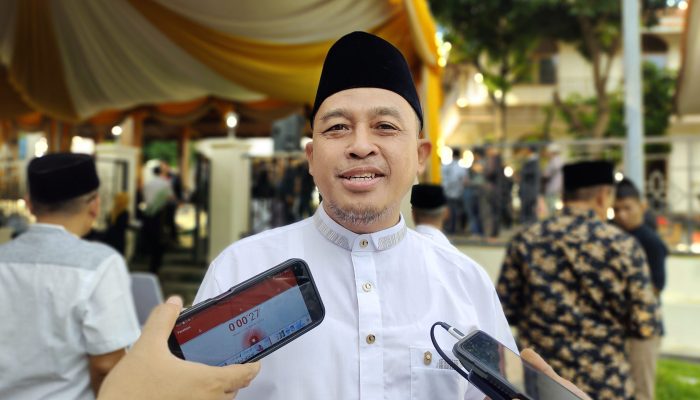 Di Makam Tb Aat Syafaat, Sanuji Sarankan Wali Kota dan Wakil Wali Kota Cilegon Kompak