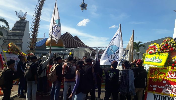 Pelantikan Zakiyah-Najib Diwarnai Aksi Demo Mahasiswa, Ini Tuntutannya