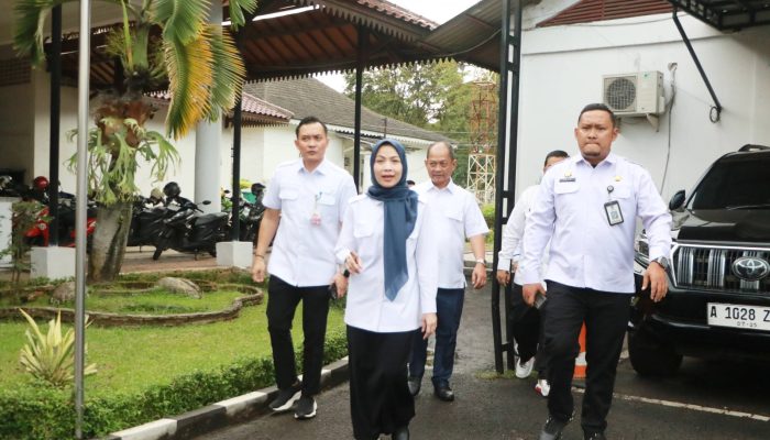Hari Pertama Kerja, Zakiyah-Najib Sidak Setda, Ini yang Ditemukan 
