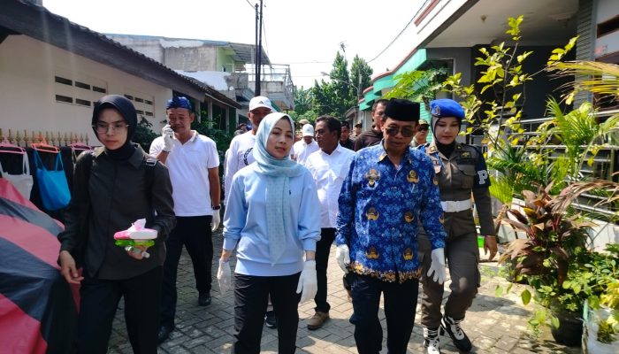 Baru Dilantik, Bupati Serang Ratu Zakiyah Langsung Tancap Gas, Datangi Sampah di Cikande Permai