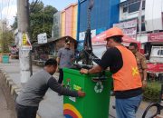 Wali Kota Cilegon Robinsar Pasang Bak Sampah Beton Di Trotoar Jalan, Wajah Baru Kota Cilegon