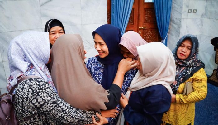 Tangis Warga Cibetus Pecah, Usai Adukan Nasib Kepada Bupati Serang Ratu Zakiyah