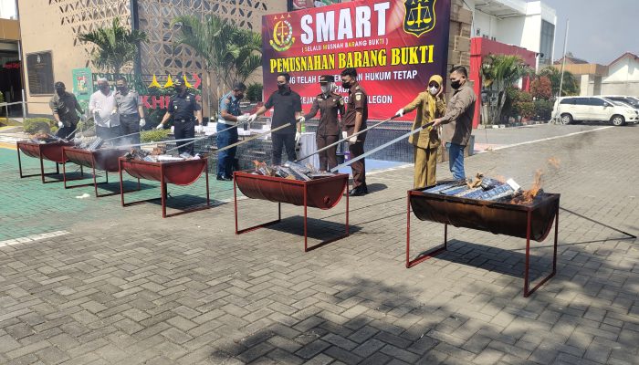12 Juta Batang Rokok Ilegal Dimusnahkan, Jadi Wisata Hukum Anak Sekolah