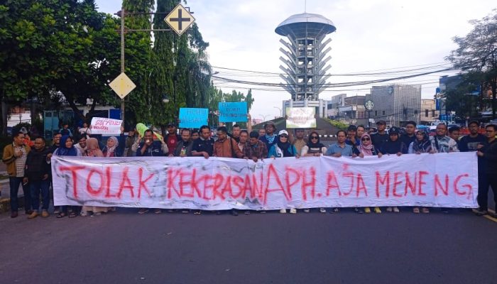 Wartawan dan Humas LH Di Kroyok di Kabupaten Serang, Wartawan Cilegon Demo