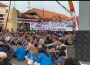 Respon Tindakan Represif Aparat, Mahasiswa Demo Polresta Serang Kota