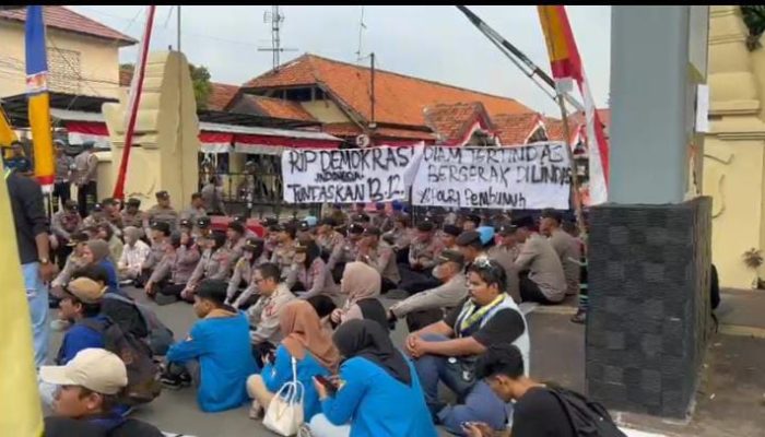 Respon Tindakan Represif Aparat, Mahasiswa Demo Polresta Serang Kota Minta Dilindungi