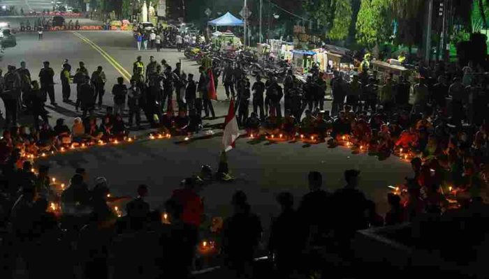 Demo di Cilegon Berlangsung Damai, Wali Kota Cilegon dan Masa Aksi Tabur Bunga