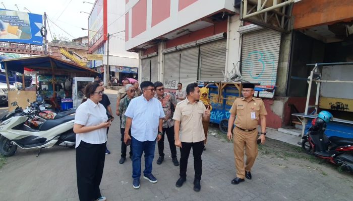 Wali Kota Cilegon Robinsar Jinjing Calon Investor Lihat Gedung Matahari Lama