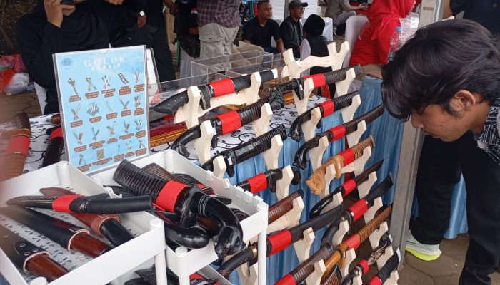 Golok Langit, Kreasi Penuh Filosofi Buah Karya Khas Kecamatan Petir