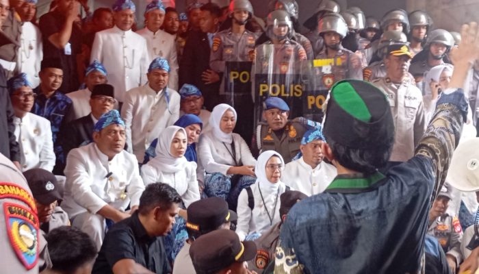 Usai Ricuh, Massa Aksi Temui Bupati, Zakiyah : PR Kabupaten Serang Masih Banyak Saya Setuju