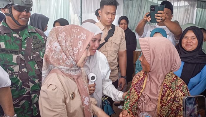 Tinjau Desa Tertinggal, Bupati Ratu Zakiyah Turun Gunung ke Desa Cikedung Mancak