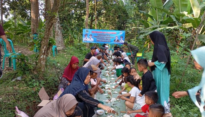 Resmikan Jalan Lingkungan, Kades dan Warga Bacakan dan Bagikan Dooprize