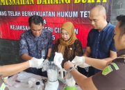 Kejari Cilegon Musnahkan Barang Bukti Dari Narkoba hingga Baju Anak