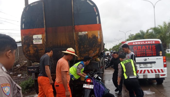 Pemotor Tewas Usai Hantam Truk di Tengah Guyuran Hujan di JLS Cilegon