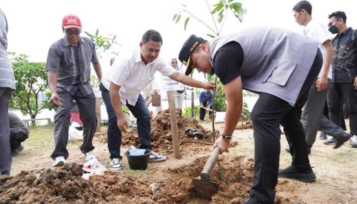 Hadir Dalam Gerakan Tanam Seribu Pohon, Wali Kota Robinsar : Ini Sangat Penting