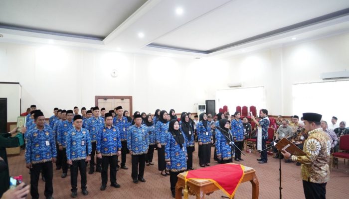 Robinsar Rombak Pejabat Eselon II Tekankan Pelayanan Prima Saat Pelantikan