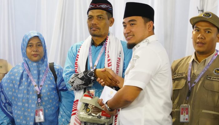 Robinsar Resmi Lepas Jamaah Haji Kota Cilegon, Wali Kota Titip Doa dan Pesan Ini